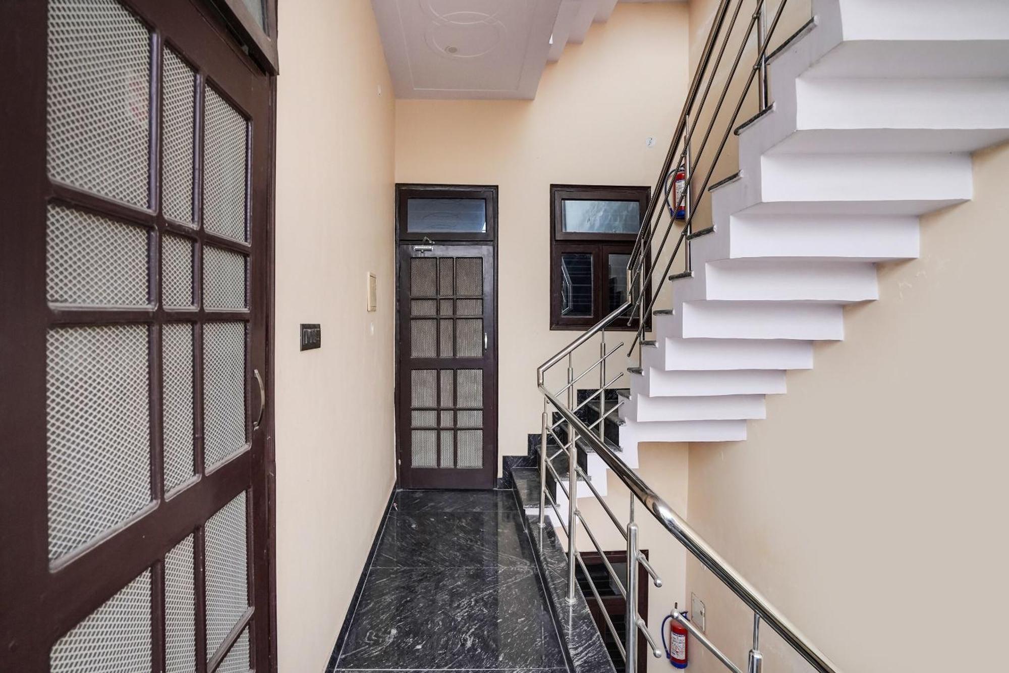 Hotel O Ayurma Inn Chinhat Екстериор снимка